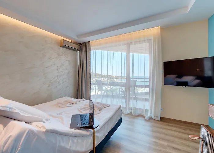 Апартхотел Beachfront Smart Homes By Marty's